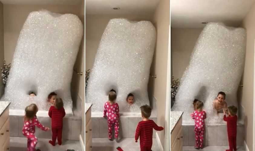 Ce papa génial construit un mur de mousse pour convaincre ses enfants d'aller prendre le bain | So Busy Girls
