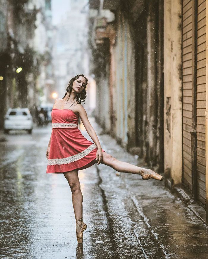 Des danseurs de ballet dansent dans les rues de Cuba | So Busy Girls
