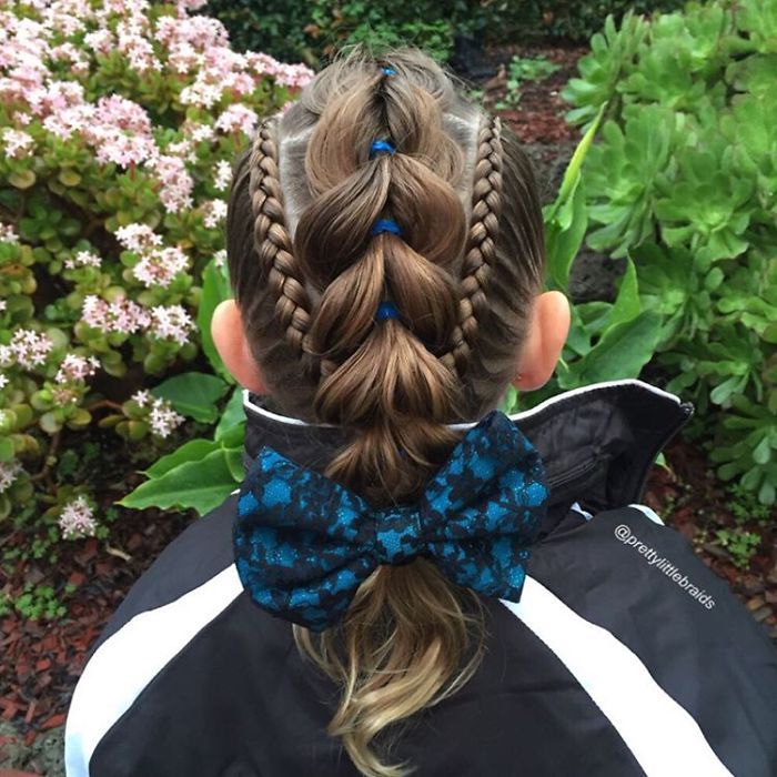 Cette maman fait des tresses impressionnantes et complexes à sa fille tous les matins avant d'aller à l'école | So Busy Girls