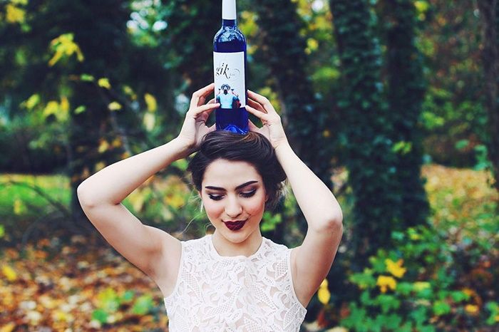 Le vin bleu : la boisson originale qui va vous faire oublier le rosé ! | So Busy Girls