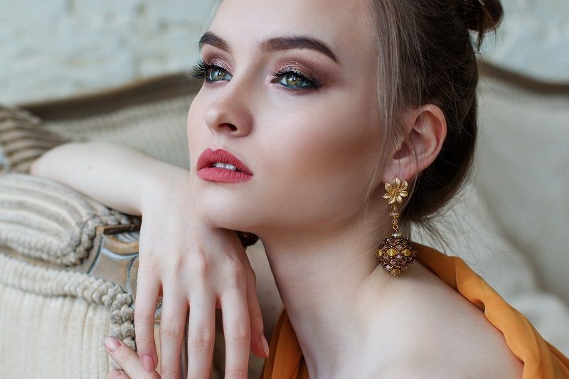 Comment choisir ses boucles d'oreilles pour accessoiriser son look avec style | So Busy Girls