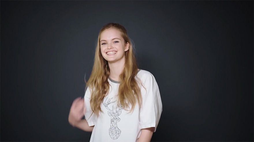 Des créateurs de mode transforment les vilaines blouses d'hôpital en blouses tendances pour redonner le sourire aux enfants malades | So Busy Girls