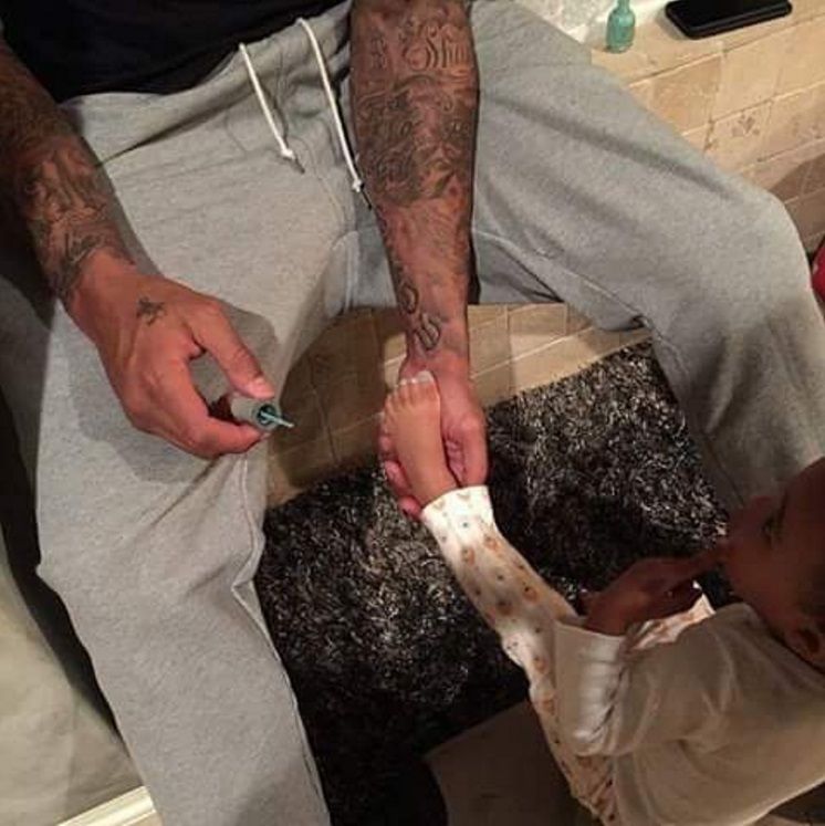 ...lui faire les ongles | So Busy Girls