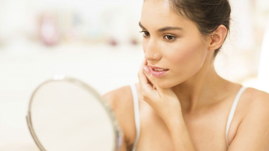 Pourquoi utiliser trop de produits anti acné peut être très dangereux pour votre peau | So Busy Girls