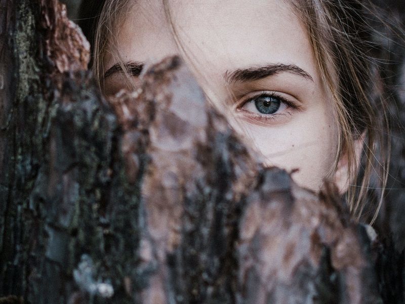8 signes que vous absorbez les émotions des autres sans même vous en rendre compte | So Busy Girls