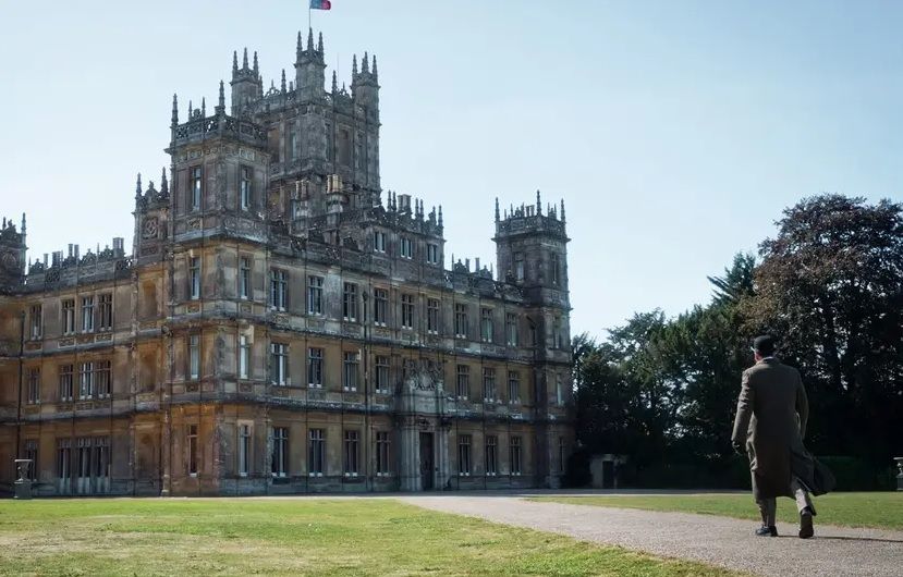 Avis aux fans de Downton Abbey : vous pouvez faire une visite virtuelle du château ! | So Busy Girls