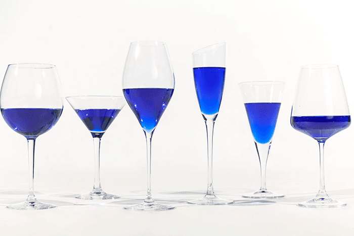 Le vin bleu : la boisson originale qui va vous faire oublier le rosé ! | So Busy Girls