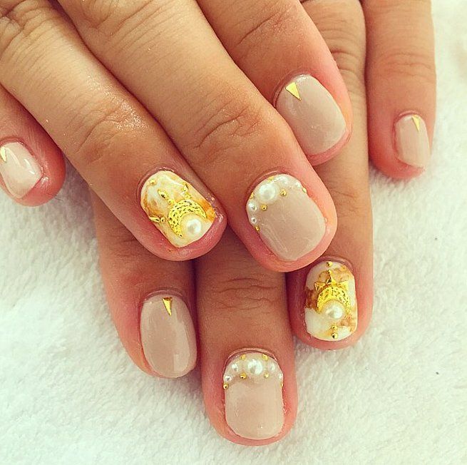 Nail art doré, strass et perles blanches | So Busy Girls