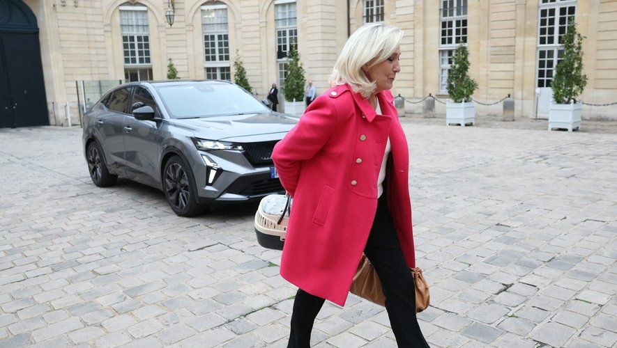 Marine Le Pen arrive à Matignon avec un chaton en cage pour sa rencontre avec Sébastien Lecornu | So Busy Girls