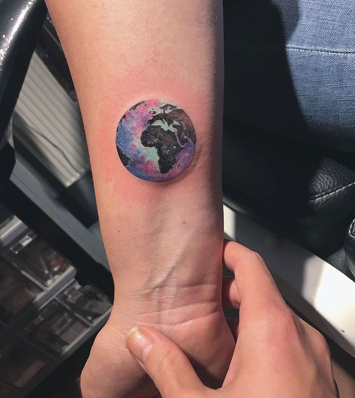 Cette artiste réalise de petits tatouages ronds magnifiques | So Busy Girls