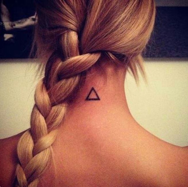 17 tatouages sur la nuque qui vont vous inspirer | So Busy Girls