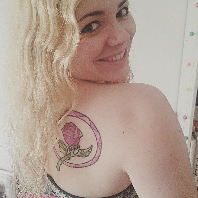 Encore cette rose, dans le dos cette fois | So Busy Girls
