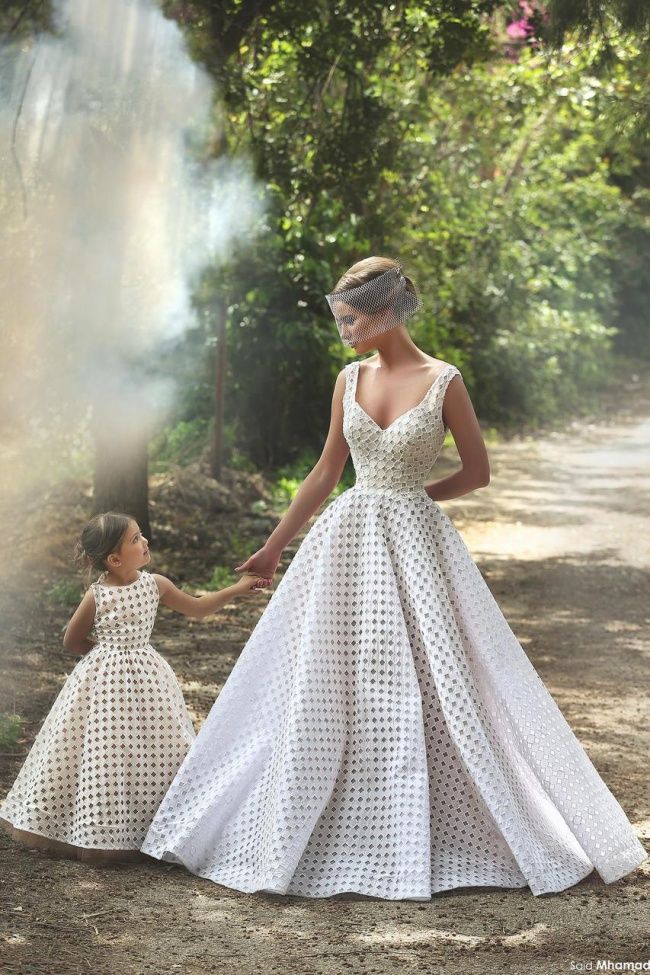Ces mamans et leur petite fille se ressemblent vraiment comme 2 gouttes d'eau ! Et c'est tellement craquant... | So Busy Girls