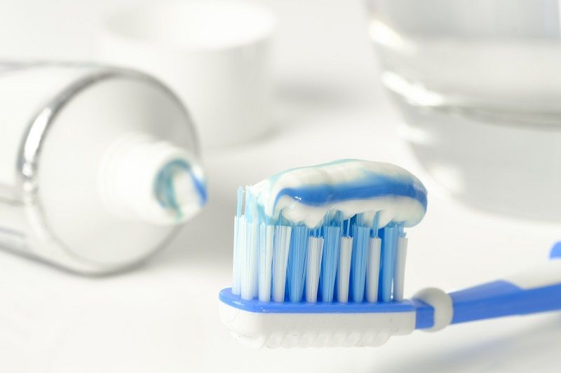 18 choses géniales que vous pouvez faire avec du dentifrice | So Busy Girls
