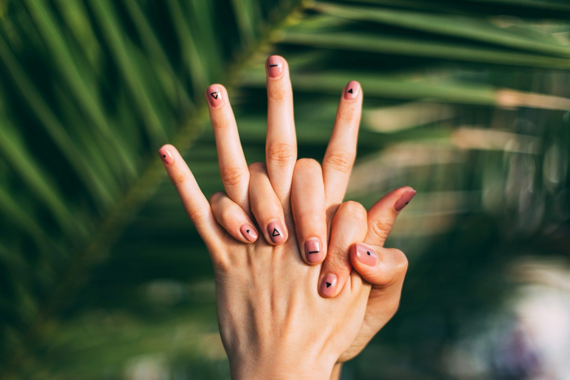 Se faire craquer les doigts : pourquoi c'est mauvais ?