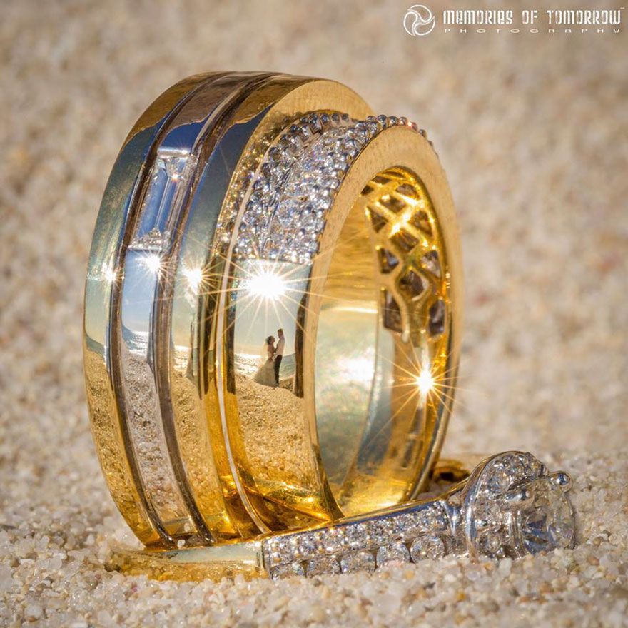 Il prend des photos de mariage sublimes dans le reflet des alliances | So Busy Girls