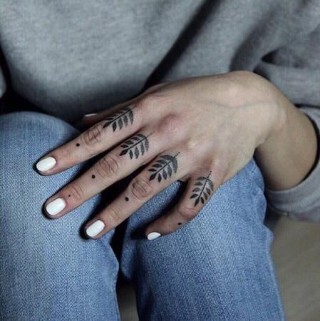 16 idées de tatouages sublimes à se faire sur les mains | So Busy Girls