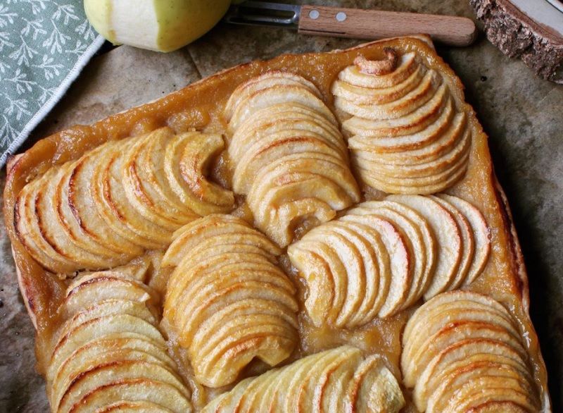 La recette de la tarte fine aux pommes avec pâte feuilletée express maison | So Busy Girls