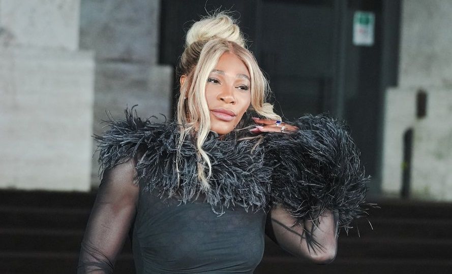 Serena Williams métamorphosée : sa perte de poids spectaculaire et son string apparent font sensation au défilé Gucci | So Busy Girls