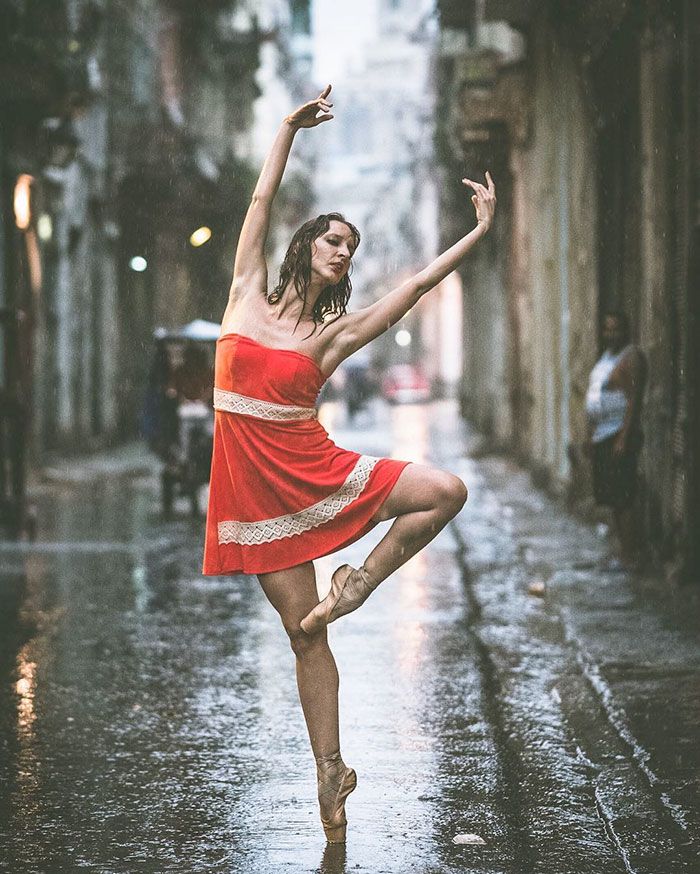 Des danseurs de ballet dansent dans les rues de Cuba | So Busy Girls