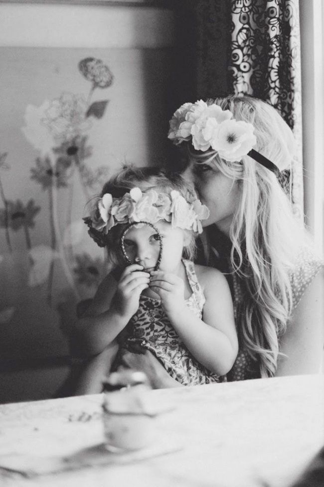 Ces mamans et leur petite fille se ressemblent vraiment comme 2 gouttes d'eau ! Et c'est tellement craquant... | So Busy Girls