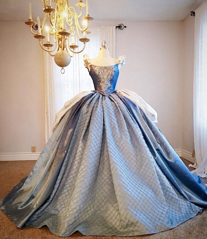 Ce papa recrée les robes des Princesses Disney pour sa fille, et elles sont époustouflantes ! | So Busy Girls