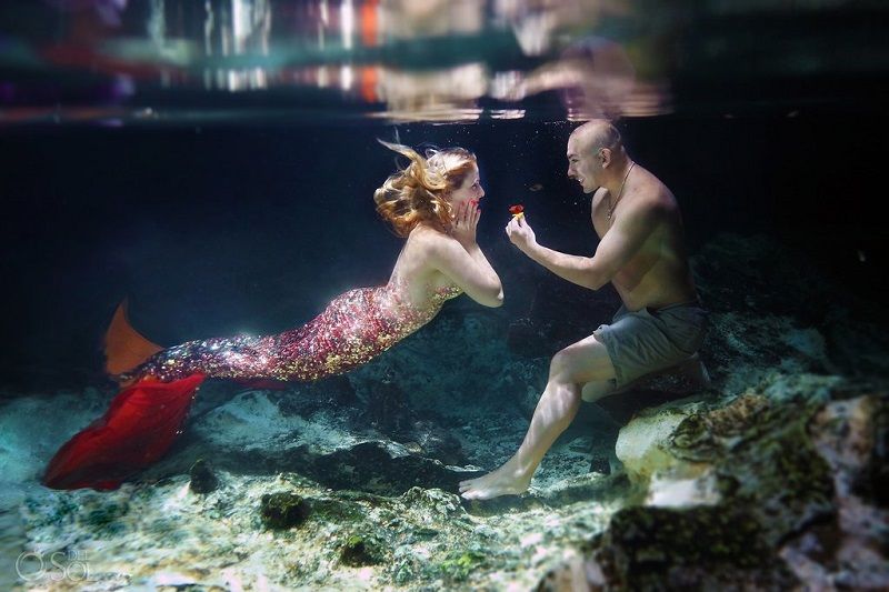 Demande en mariage sous l'eau en sir&egrave;ne