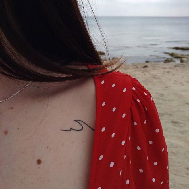 18 idées de tatouages vague pour tous ceux qui adorent la mer | So Busy Girls