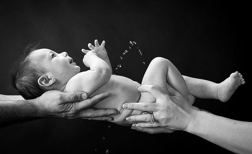 Regardez ces petits accidents rigolos qui rendent ces photos de nouveaux-nés si mignonnes | So Busy Girls