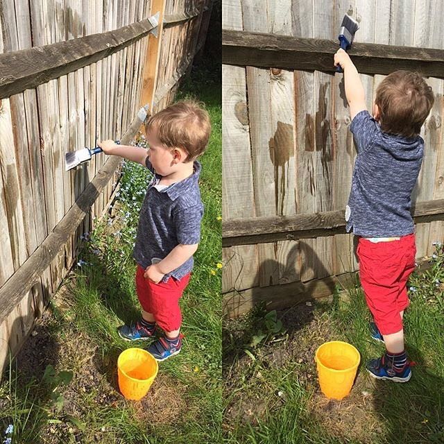 Laissez vos enfants repeindre la barrière avec de l'eau | So Busy Girls