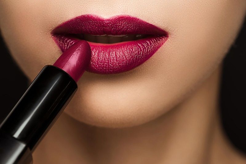 Comment faire tenir son rouge à lèvres toute la journée ? | So Busy Girls