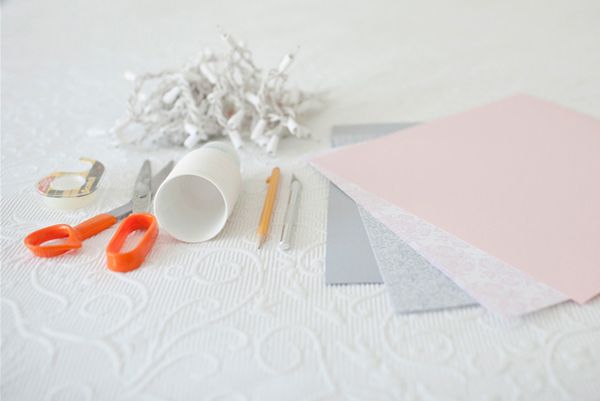 do-it-yourself-je-cree-ma-guirlande-lumineuse-avec-des-gobelets-en-carton-2