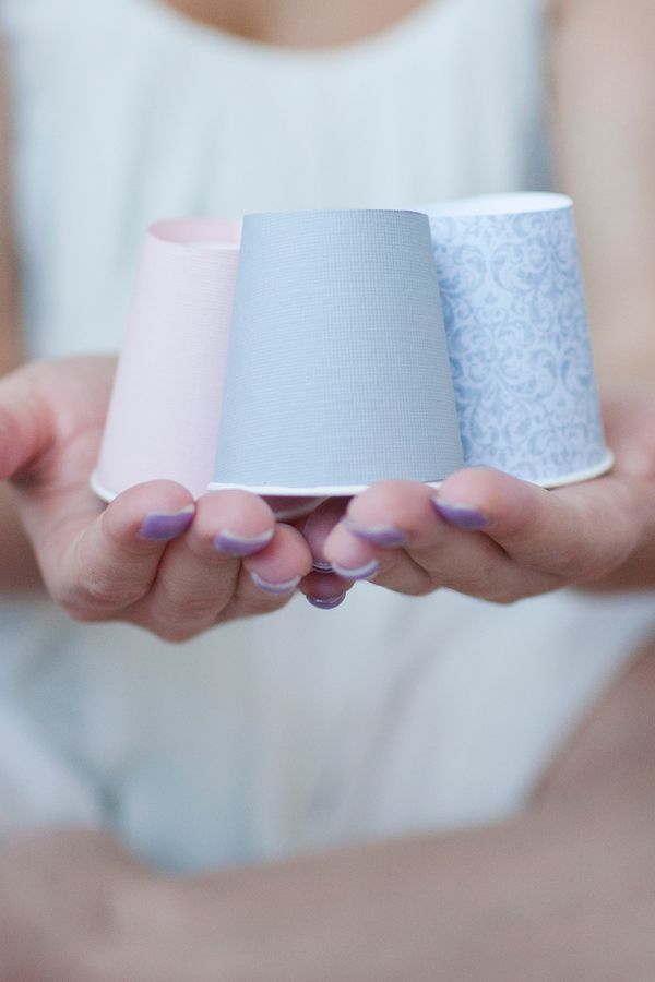 do-it-yourself-je-cree-ma-guirlande-lumineuse-avec-des-gobelets-en-carton-5