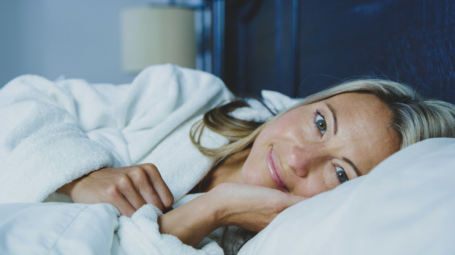 Quelle position de sommeil pour avoir moins de rides ?