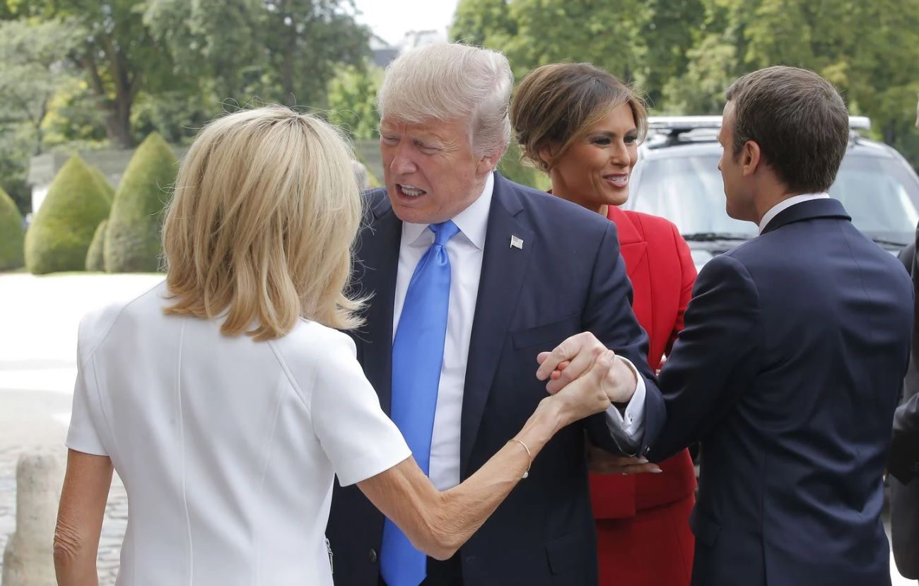 Elle est en forme ! : la phrase de Donald Trump à Brigitte Macron qui a provoqué un malaise dès leur première rencontre