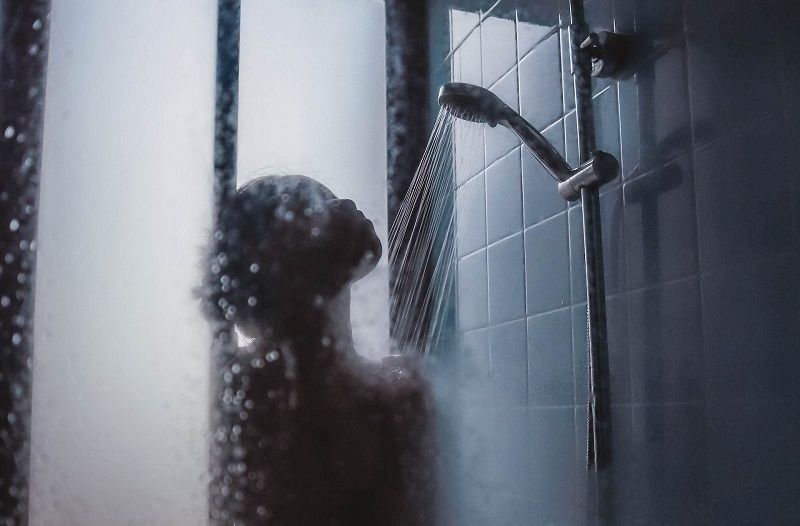 Pourquoi la peau tire après la douche ?