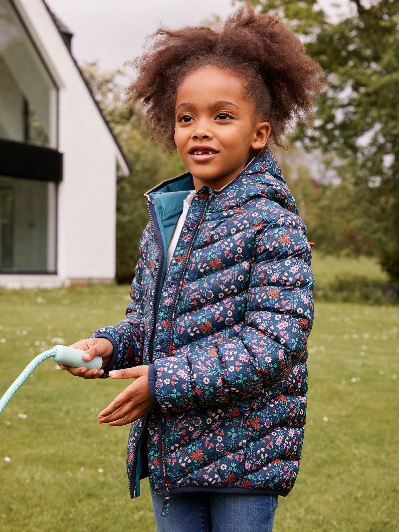 doudoune-legere-a-capuche-fille-garnissage-en-polyester-recycle