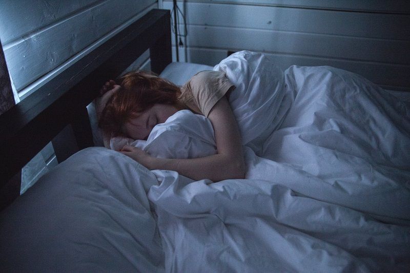 Pourquoi et comment choisir un oreiller à mémoire de forme | So Busy Girls