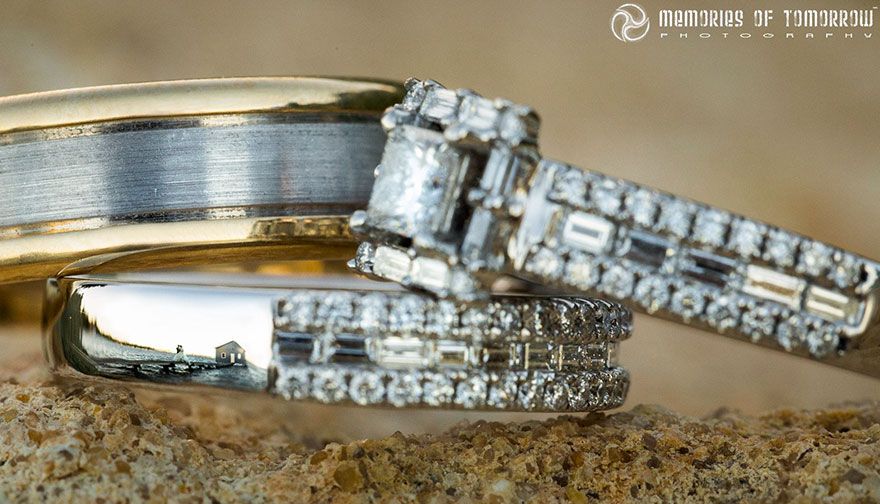 Il prend des photos de mariage sublimes dans le reflet des alliances | So Busy Girls