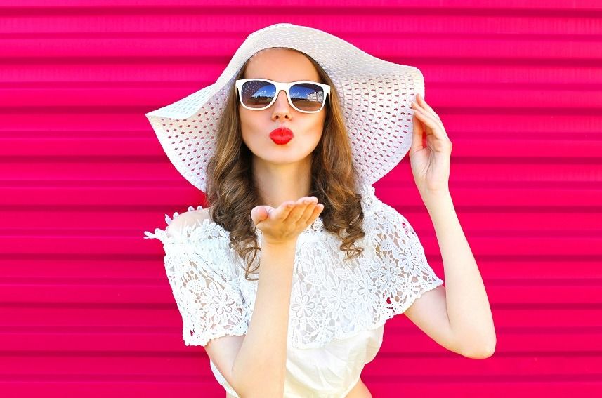 Les 10 indispensables de l’été de la fashionista stylée | So Busy Girls