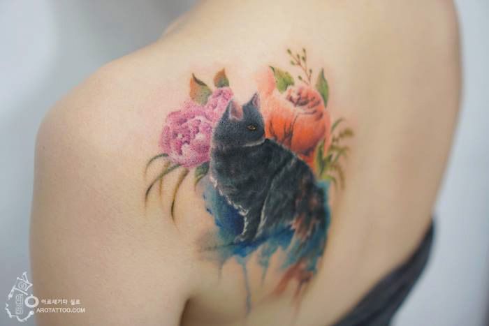 11 tatouages fleuris qui imitent des peintures à l'aquarelle sur la peau | So Busy Girls