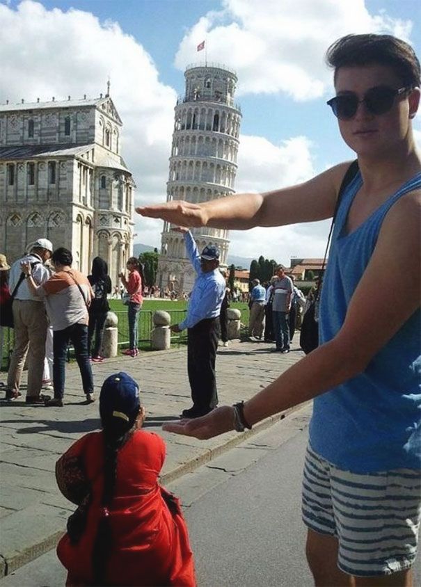 Les 13 meilleures photos de touristes qui posent devant la Tour de Pise | So Busy Girls
