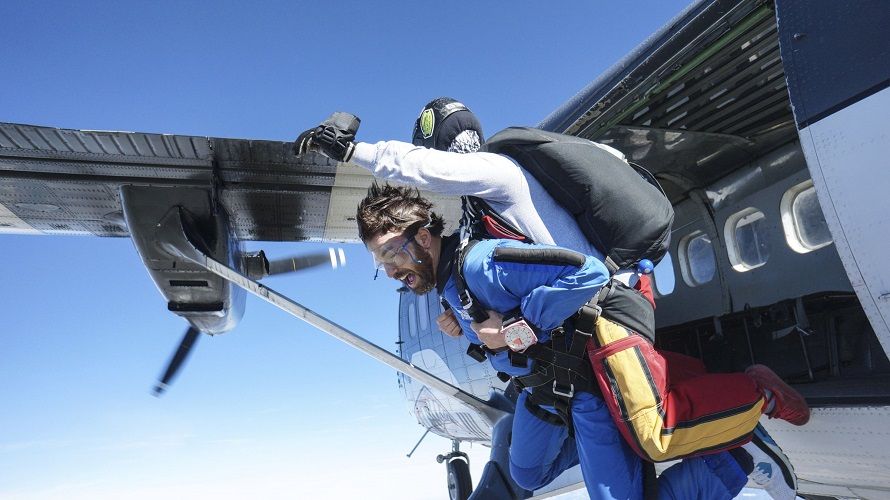 Comment surmonter sa peur de faire un saut en parachute | So Busy Girls
