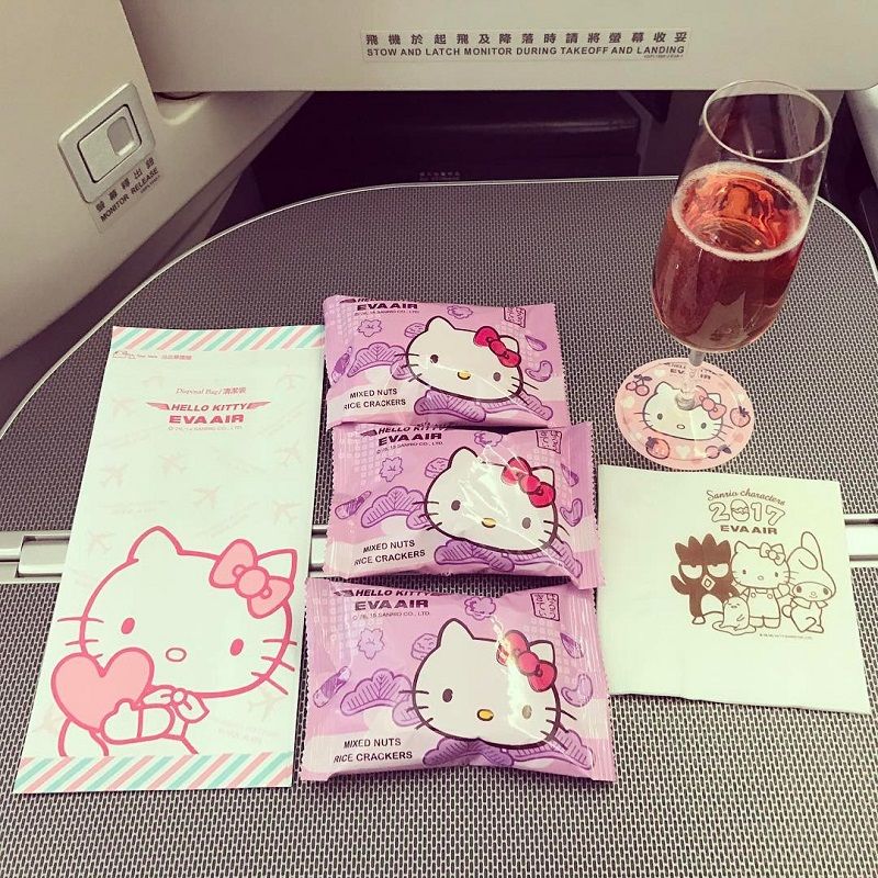Un avion Hello Kitty pour un vol complètement kawaii : les fans vont adorer ! | So Busy Girls
