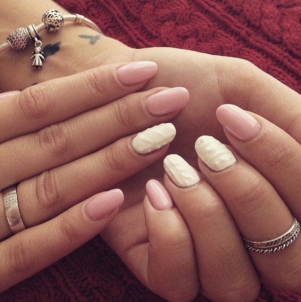De la douceur avec ce nail art aux teintes et aux motifs nude | So Busy Girls
