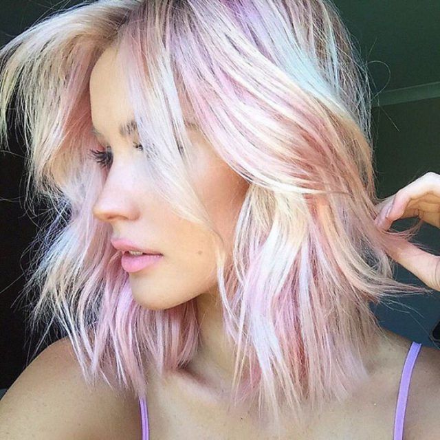 Découvrez les cheveux holographiques, la nouvelle tendance coloration | So Busy Girls