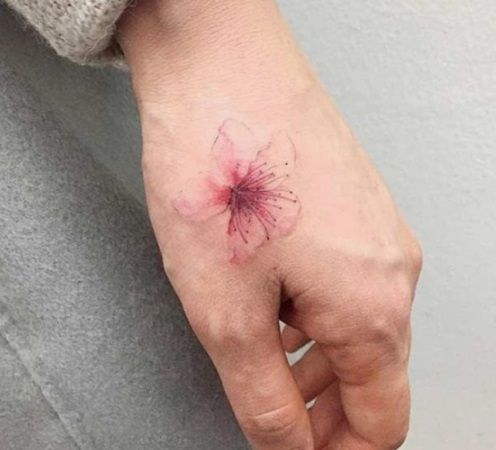 16 idées de tatouages sublimes à se faire sur les mains | So Busy Girls