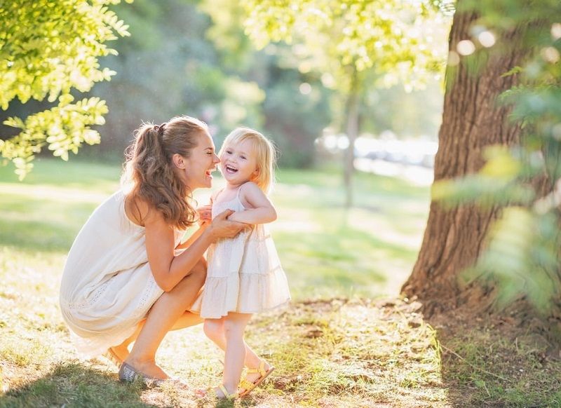 5 choses que vous devriez essayer de dire à votre enfant chaque jour | So Busy Girls