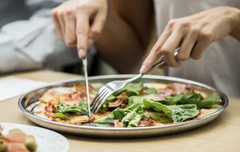 Pourquoi couper vos aliments en petits morceaux peut vous permettre de maigrir sans efforts | So Busy Girls
