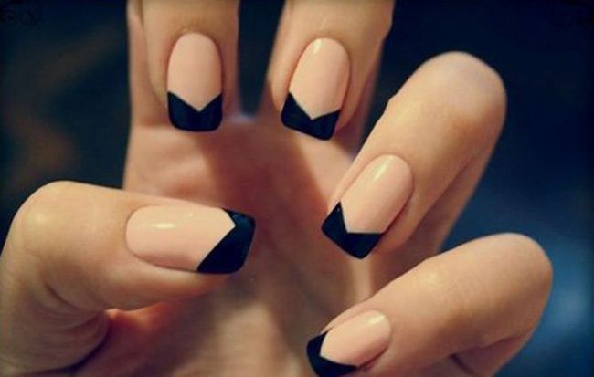 Une french manucure avec un motif géométrique | So Busy Girls